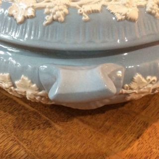 Wedgwood Embossed Queensware cream on lavender shell edge covered vegetable bowl 3