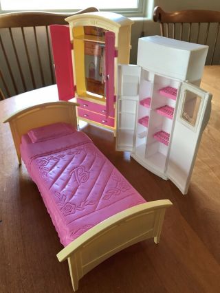 Barbie Doll Living In Style Pink Bed Furniture Mattel 2002 Dresser Refrigerator 2