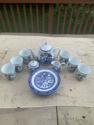 Royal Cuthbertson Blue Willow Pattern Tea Set 2