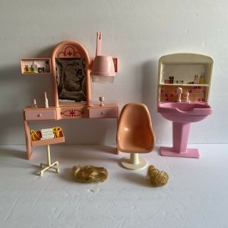 Vintage 1983 Arco Barbie Fashion Doll Beauty Salon Play Set Incomplete W/ Box