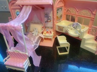 Barbie Folding House Fold & Go Travel Carry Case With Bedroom & Bath 1998 Mattel