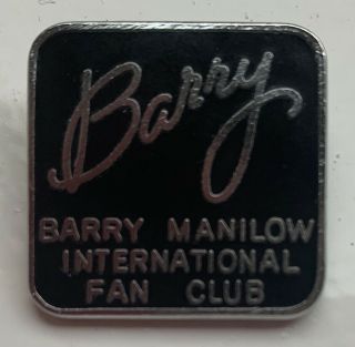 Barry Manilow Rare 1980s International Fan Club Pin Badge Vintage Memorabilia