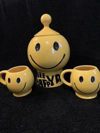 Vintage 70s Mccoy Smiley Face “have A Happy Day” Cookie Jar & 2 Coffee Cups Vtg