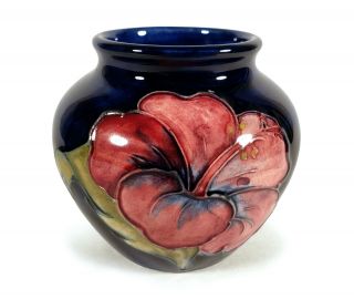 Fine Vintage Moorcroft English Art Pottery Cabinet Vase England Hibiscus Flowers