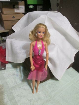 2009 Barbie Fashionista 100,  Poses Articulated Doll & Dress Euc - Minty