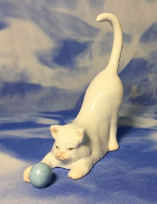 Htf 5 " Vintage Herend White " Cat W/ Ball " Glazed Porcelain Figurine 15309