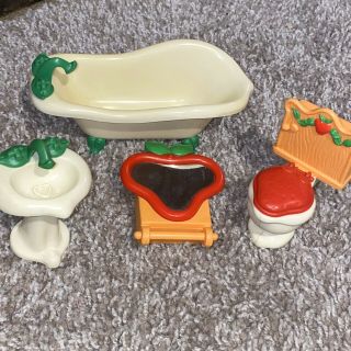 Vintage Kenner Strawberry Shortcake A Berry Happy Home " Deluxe Bathroom Playset "