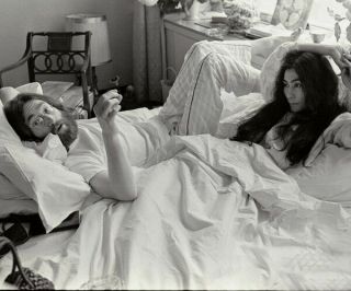 John Lennon And Yoko Ono Unsigned Photograph - L2307 - Bed - In For Peace