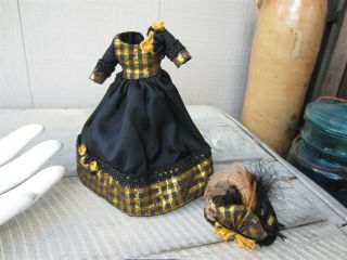 Artisan Dollhouse Miniature Doll Woman 