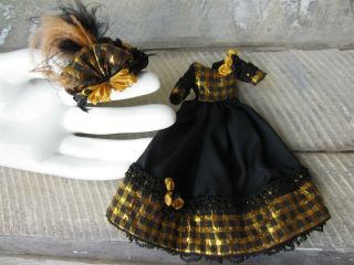 Artisan DOLLHOUSE MINIATURE Doll Woman ' s Fancy Black & Gold DRESS Gown & Hat 2