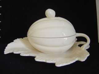 Vintage Wedgwood Etruria Creamware Melon With Leaf Sauce Tureen Made In England
