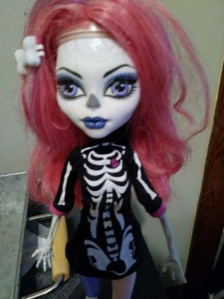 Monster High Create a Monster Skeleton Doll with stand - no box 3