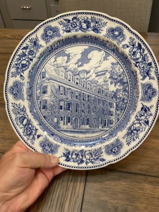 Wedgwood 1931 Yale University 10.  5” Dinner Plate Connecticut Hall 1752