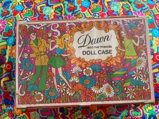 Vintage Dawn And Her Friends Doll Case with dolls 2