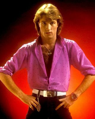 Andy Gibb Unsigned Photo - K9059 - British Singer And Teen Idol