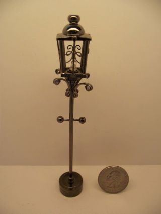 1:12 Scale Miniature Dollhouse Metal 19th Century Street Lamp Led