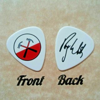 Pink Floyd - The Wall Roger Waters Signature Guitar Pick (w2160)