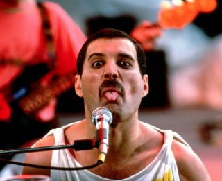 Freddie Mercury Unsigned Photograph - L3019 - On Stage In 1986 - Image