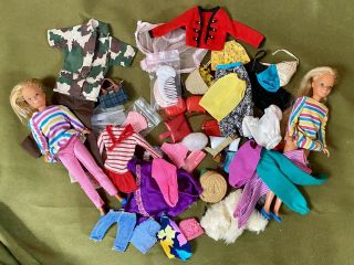 2 Barbie Skipper Dolls With 30 Pc Assorted Clothing And Accessories