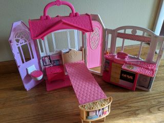 2014 Mattel Barbie Glam Getaway Fold N’ Go Doll House Playset