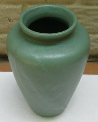 Vintage Zanesville Pottery Tobacco Leaf Matte Green Vase 102