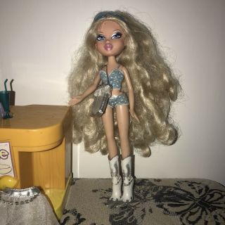 Bratz Spring Break Cloe Doll Figure Toy Two Piece