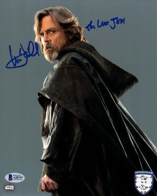 Mark Hamill Signed Star Wars " The Last Jedi " Official Pix 8x10 Photo Bas A58797