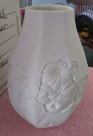 Kaiser White Matte Porcelain Bisque Vase M Frey Flowers 0303 W Germany 7 " Tall