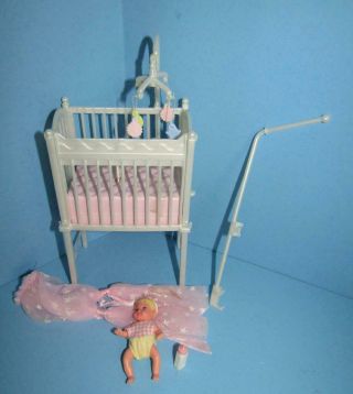 Vtg 2000 Mattel Barbie Bedtime Baby Krissy Crib & Accessories