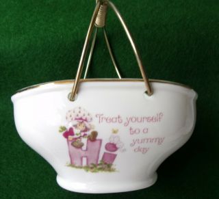 Vintage Strawberry Shortcake Porcelain Basket Trinket Dish Jewelry