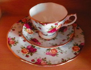 Royal Albert Collectable Teas Blue Damask Salad Plate 8 1/2 In Tea Cup & Saucer