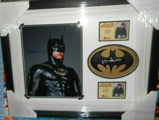 Val Kilmer Signed Batman Forever 8 X 10 Photo And Batarang Display With