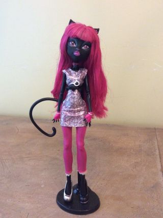 Monster High Doll Catty Noir Scare Mester Werecat Daughter Black Cat Pink Hair