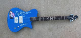 Electric Guitar Autographed by victoria justice from victorious show nickelodeon 3