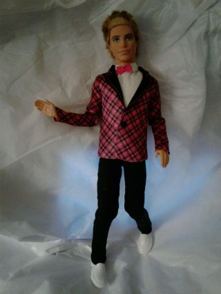 Mattel Barbie Ken Ryan Doll Articulated Fashionistas Blonde Rooted Hair Outfit.