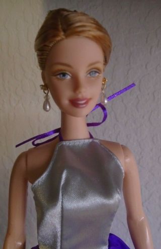 2002 Mattel Sophisticated Wedding Barbie Doll W/pearl Drop Earrings & Gown