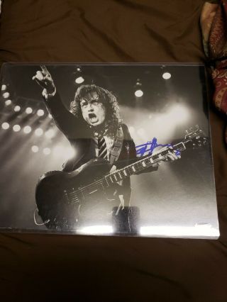 Ac/dc Angus Young Signed 11x14 Photo Psa/dna Certified