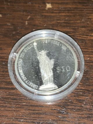 2000 Statue Liberty York $10 Dollar.  999 Silver Liberia Coin Token Medal
