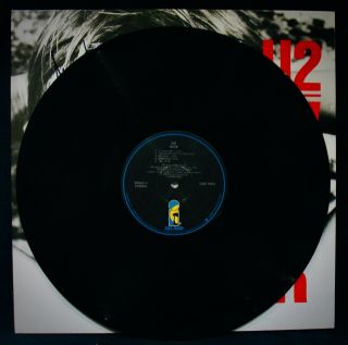 U2 Autographed WAR Album By Bono The Edge & Larry Mullen Near Cover & Vinyl 2