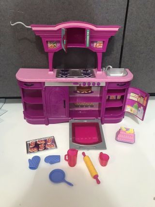 2008 Barbie Doll My Dream House Glam Pink Kitchen Furniture Oven Cookie Mits