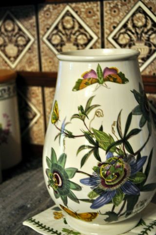 Unusual Vintage Portmeirion Botanic Garden Blue Passion Flower Vase 9.  5 " Tall