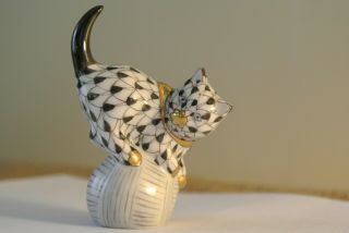 Herend Of Hungary Miniature Cat With Yarn Porcelain Figurine In Black Fishnet