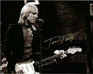 Tom Petty Autographed Signed 8x10 Photo W/certificate Of Authenticity