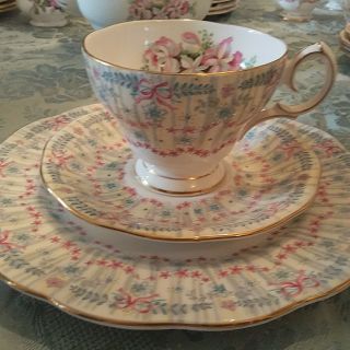 Queen Anne Royal Bridal Gown Trio Teacup Saucer And 8 Inch Plate