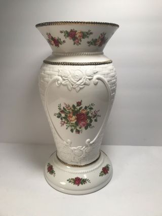 ROYAL ALBERT LARGE 12  VASE  OLD COUNTRY ROSES  YEAR 1962 GOLD TONE ACCENTS W 2