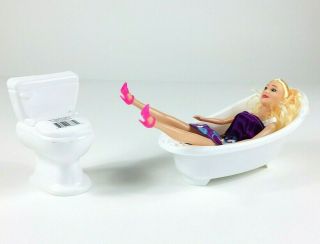 Doll Sized Fashion Doll Bath Tub & Toilet White Made In Usa Bathroom Set