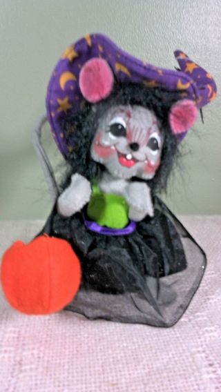 Annalee Witch Mouse Holding Pumpkin 2012 7 Inches Tall