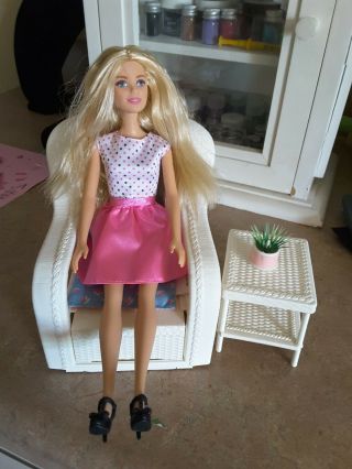 Vintage 80s Barbie White " Wicker " Chair,  Side Table,  Plant And Modern Doll