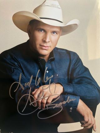 Country Music Legend Authentic Garth Brooks Signed 8.  5x11 Photo Autographed