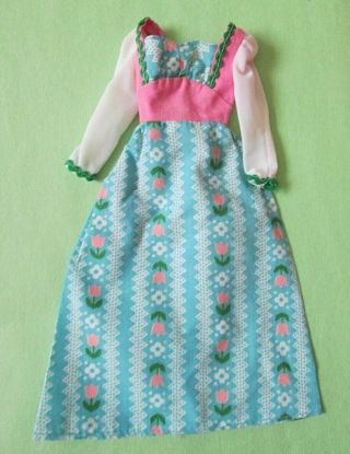 Vintage Barbie 1976 Mattel 9555 Sweet 16 Peasant Dress Tulips Blue Pink Euc
